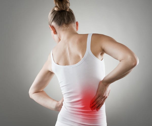 12 maneiras de aliviar a dor nas costas baixas enquanto viaja