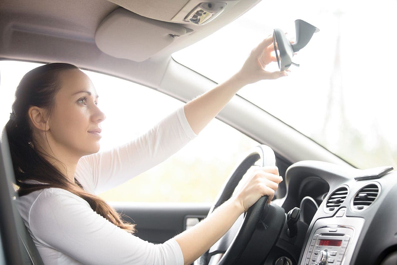 Eating While Driving Risks: Safety Concerns Explained